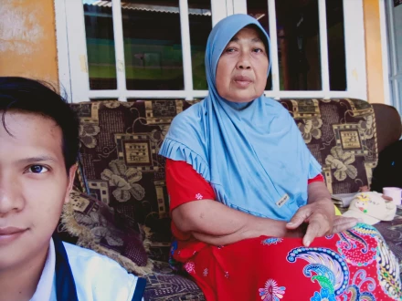 Ibu Sutinah di RT 03