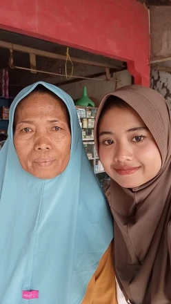 ibu Nengsih 